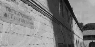 লারনাকা মেয়রের কড়া প্রতিক্রিয়া: “বাহ্যিক নির্দেশনা নয়, স্থানীয় সরকার যথেষ্ট সক্ষম”